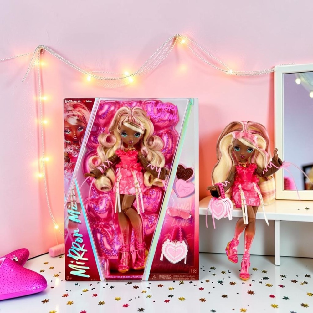 Mirror Mi Amora Valentina Fashion Doll